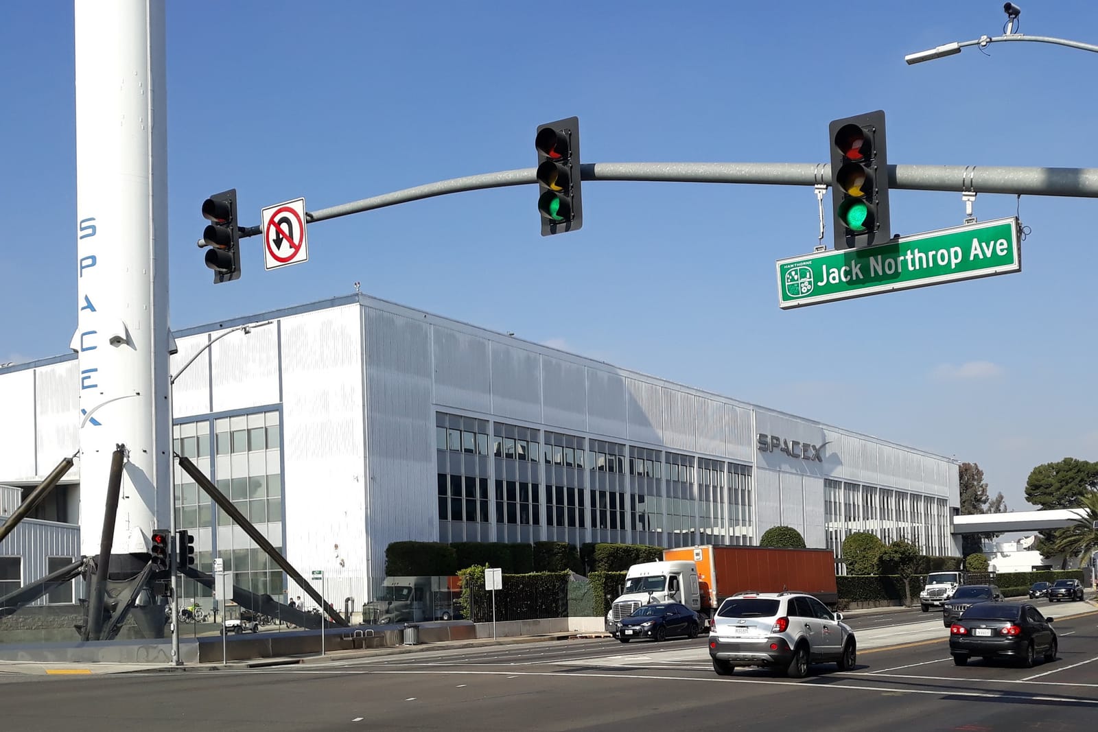 SpaceX headquarters, Hawthorne, California (December 2021).