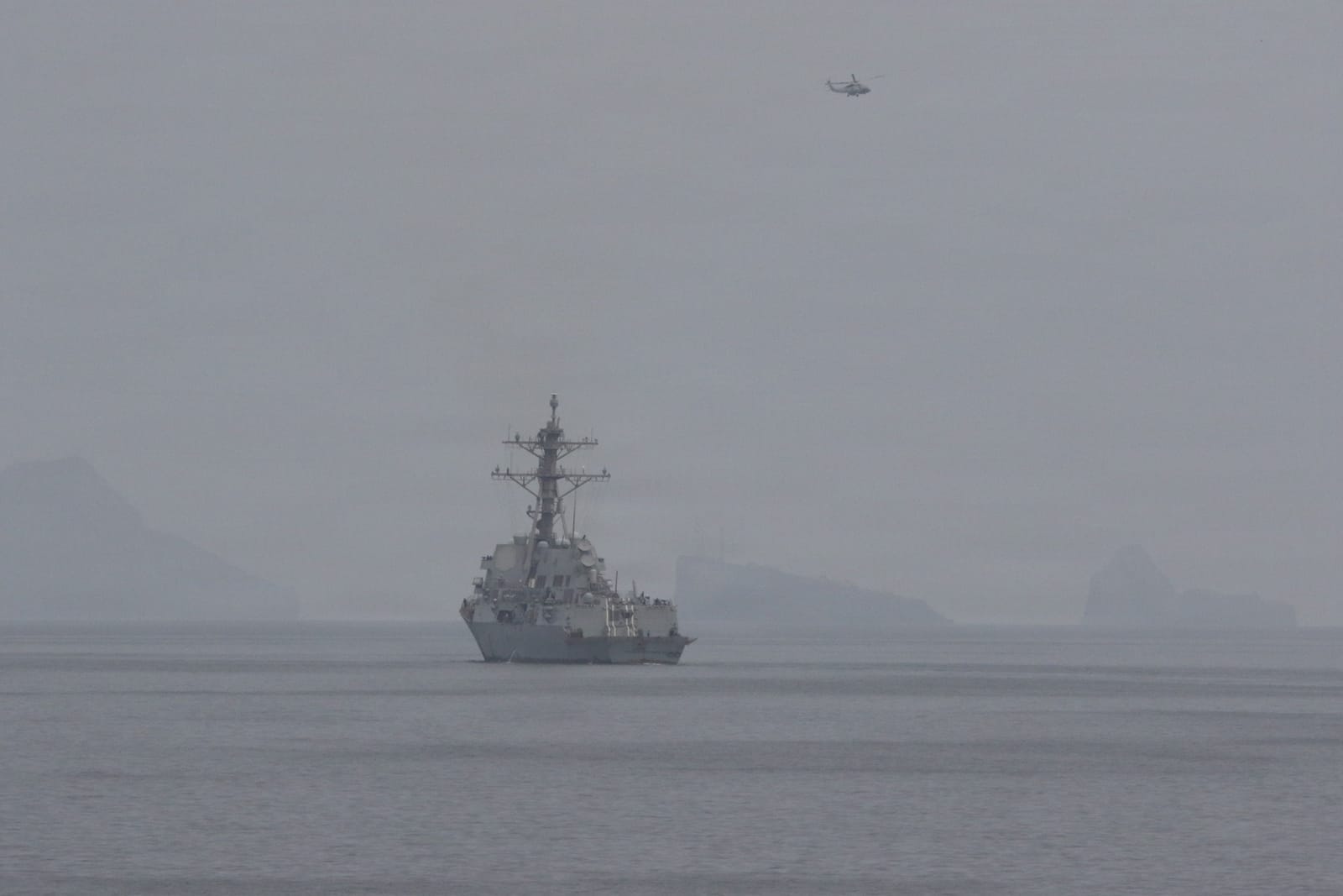 Two U.S. Navy guided-missile destroyers operating in the Strait of Hormuz as mine-clearing conditions are set, 11 April 2026 (Navy ID 260411-N-NO146-3003)