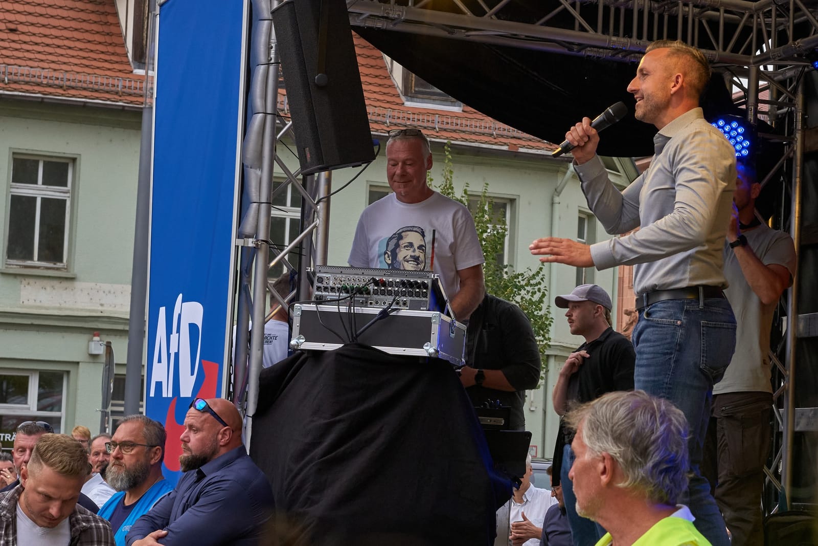 AfD lead candidate Ulrich Siegmund at a campaign rally in Zeitz, Saxony-Anhalt (2026).