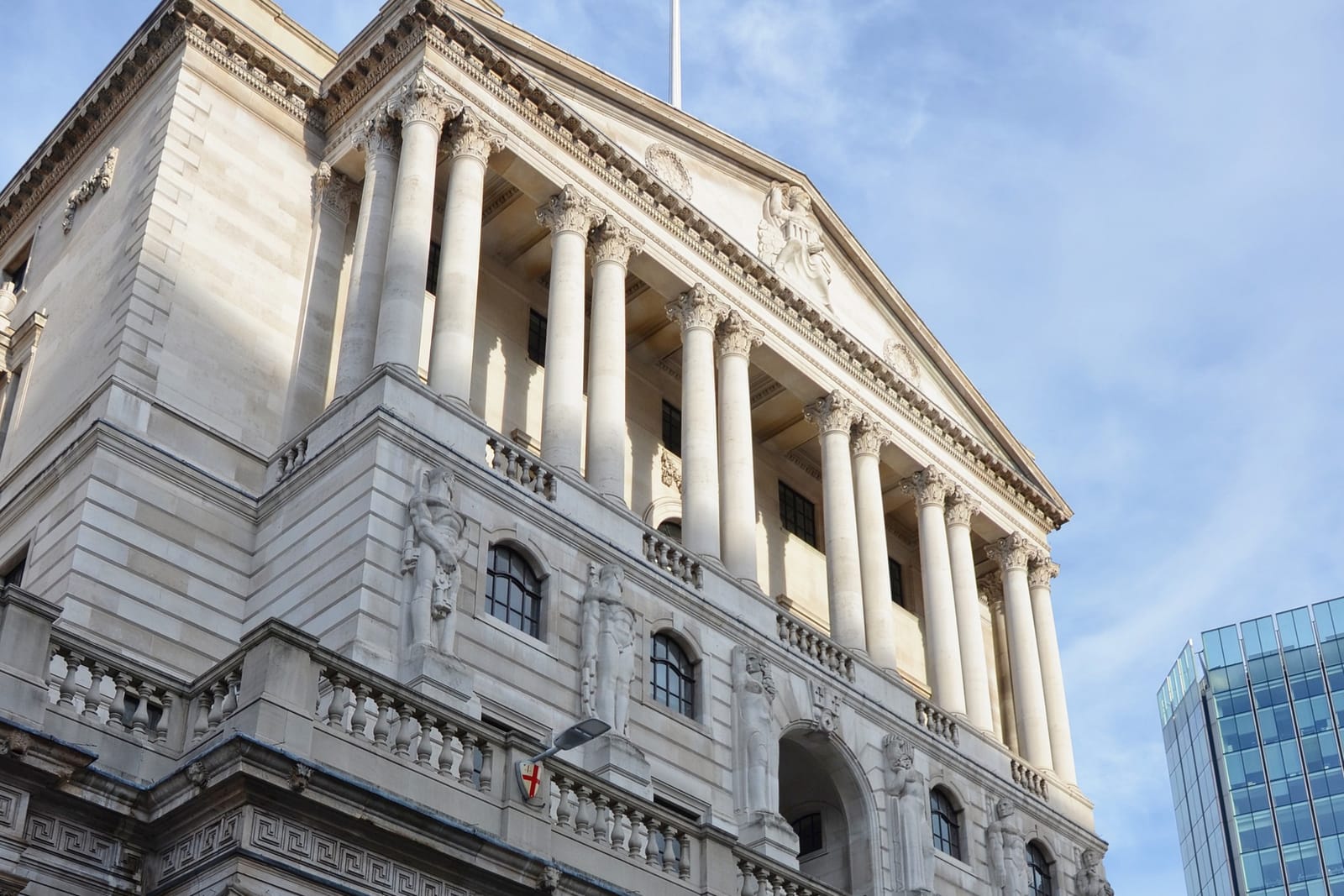 The Threadneedle Street entrance facade of the Bank of England, City of London (Herbert Baker, 1923-39); photographed 2019.