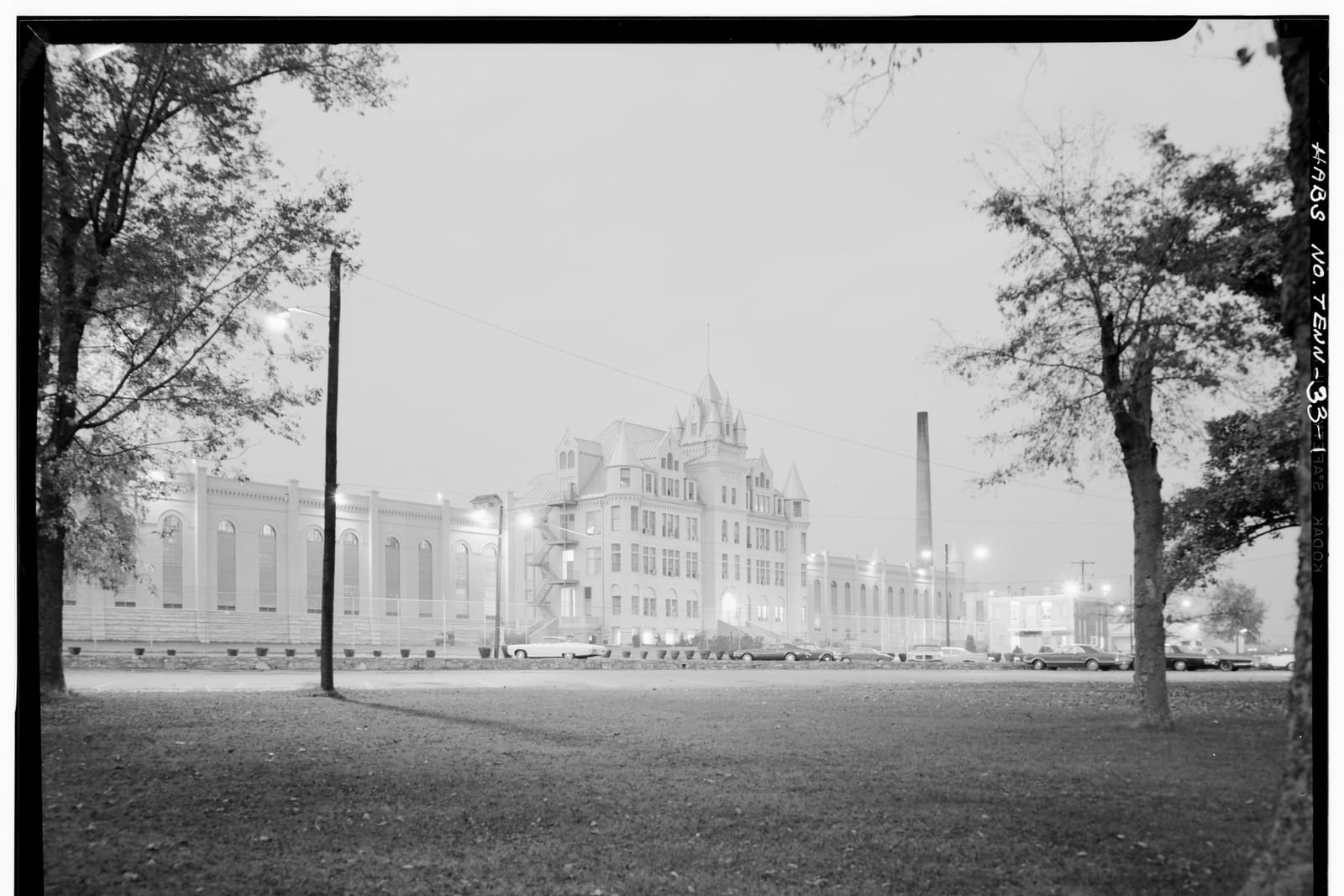 Exterior of the former Tennessee State Penitentiary main prison, Nashville (archival HABS documentation photograph).